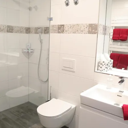 Hotel Neuenburger Hof 3*