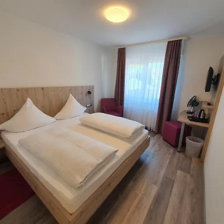 Neuenburger Hof Hotel 3*