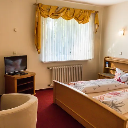 Neuenburger Hof Hotel 3*