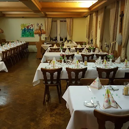 Hotel Neuenburger Hof 3*