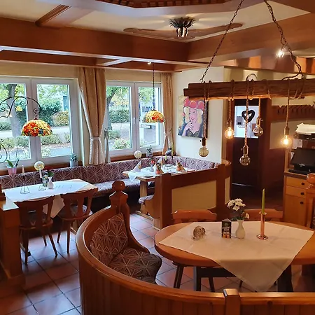 Hotel Neuenburger Hof 3*