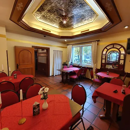 Neuenburger Hof Отель Нойенбург-ам-Райн