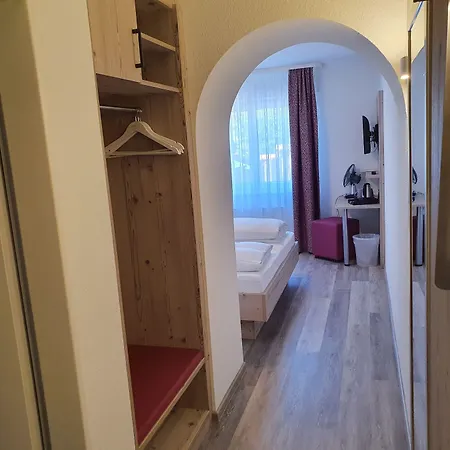 Neuenburger Hof Hotel 3*